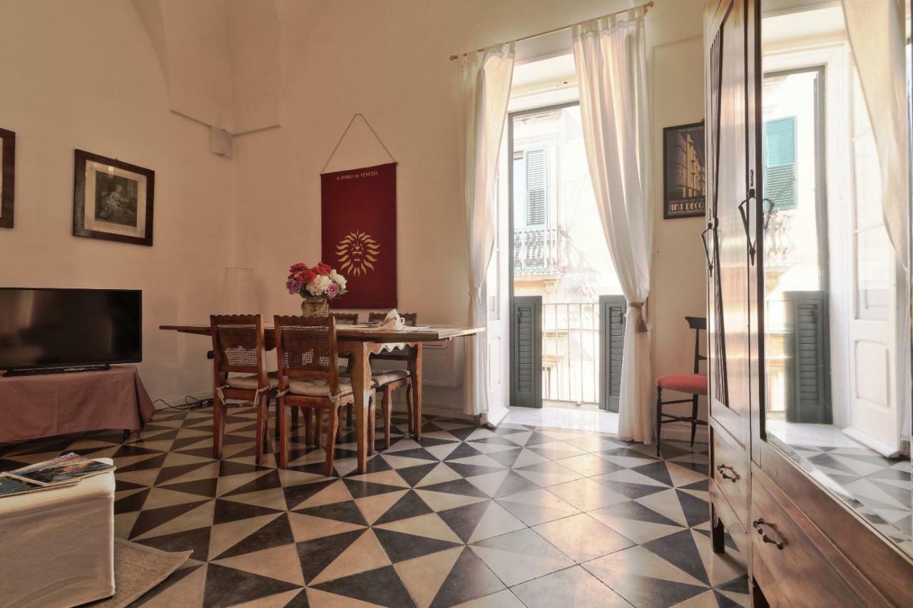 Slow Lecce - Old Town Apartment Sit Εξωτερικό φωτογραφία